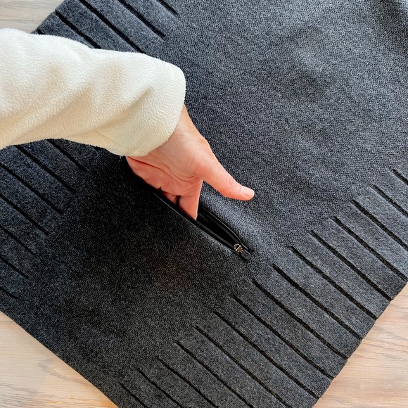 Women’s Lululemon quarter zip sweater. Charcoal SZ 10 - Picture 2 of 6